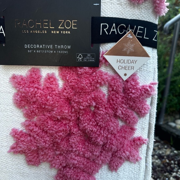 Rachel Zoe plush hot pink snowflake oversize blanket tik tok viral blanket - Picture 3 of 6